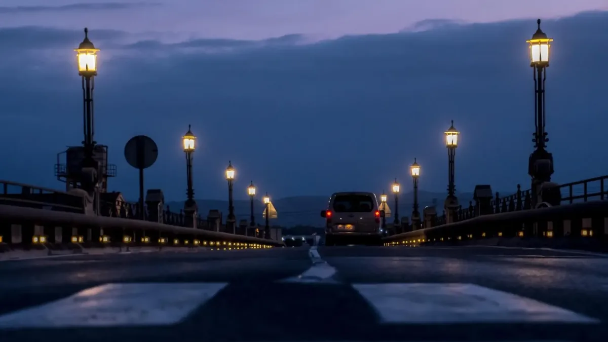 Fond hero nocturne à Vincennes utilisé sur le site de démonstration auto-école