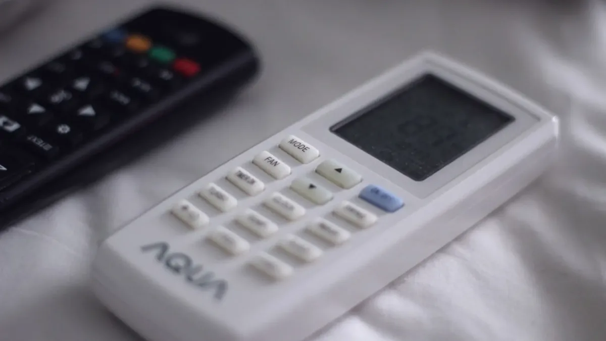 Télécommande de climatisation avec réglages de température, pour un confort à domicile