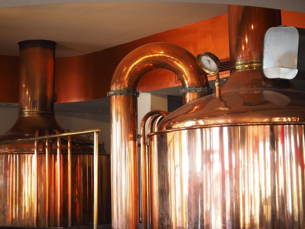 Détail des cuves de brassage en cuivre