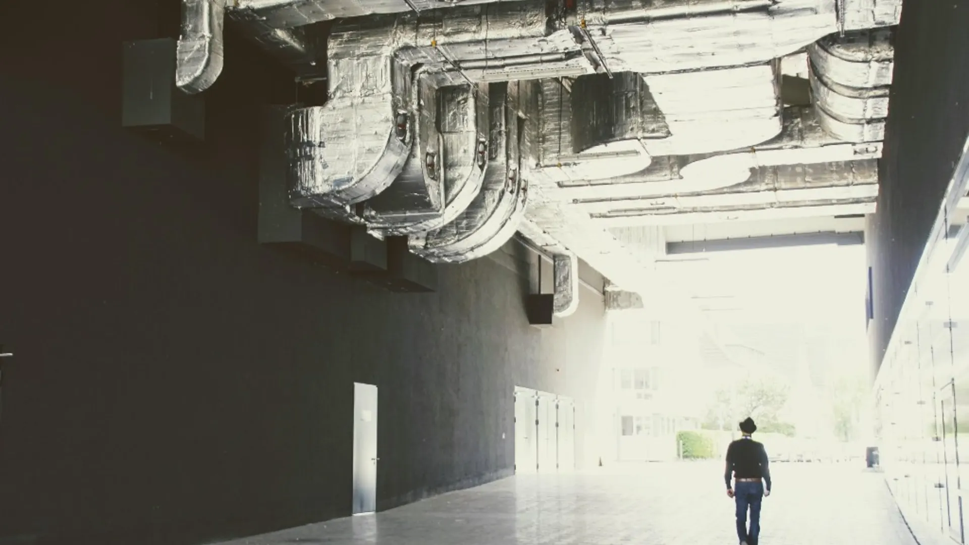Intervention technique dans un espace intérieur, préparation de la climatisation à domicile